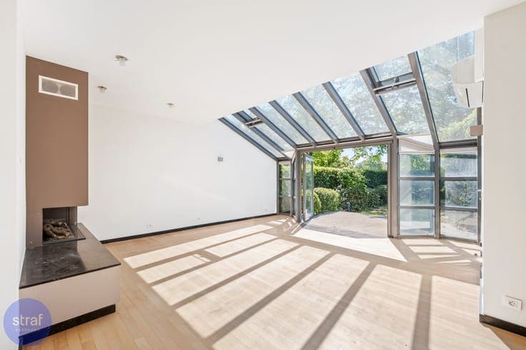 Ruim (en ook groot) huis op Linkeroever met praktijkruimt...