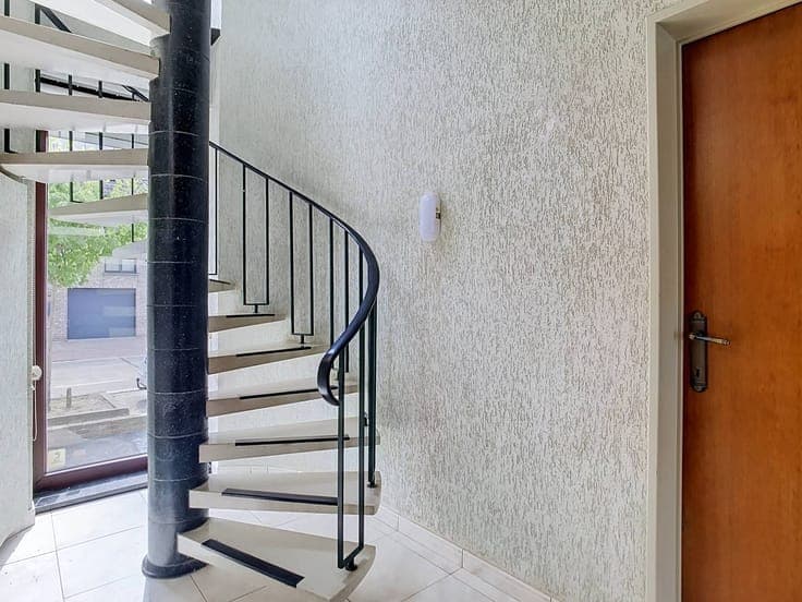 Spacious semi-detached house with garden and garage for sale