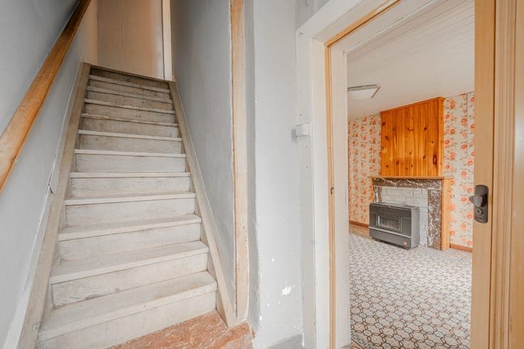 5-bedroom house in need of renovation, with a 13-are garden