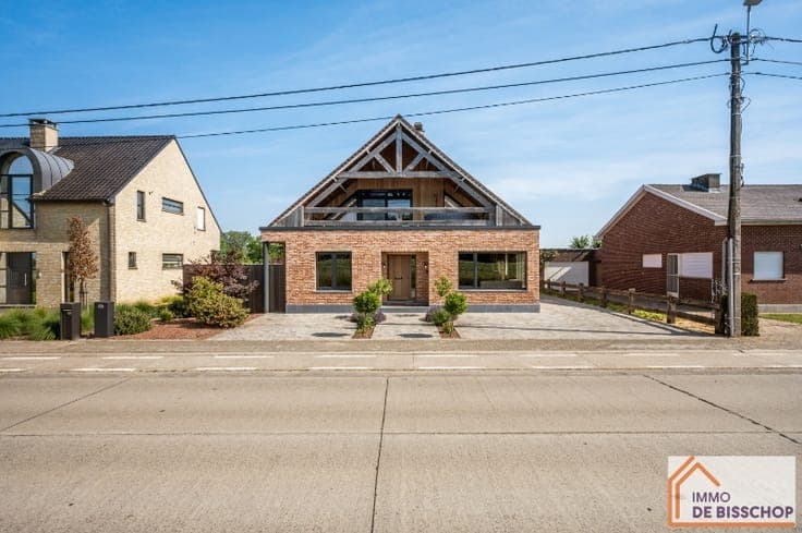 Prachtige dubbele woonst / koppelwoning met achterliggend...