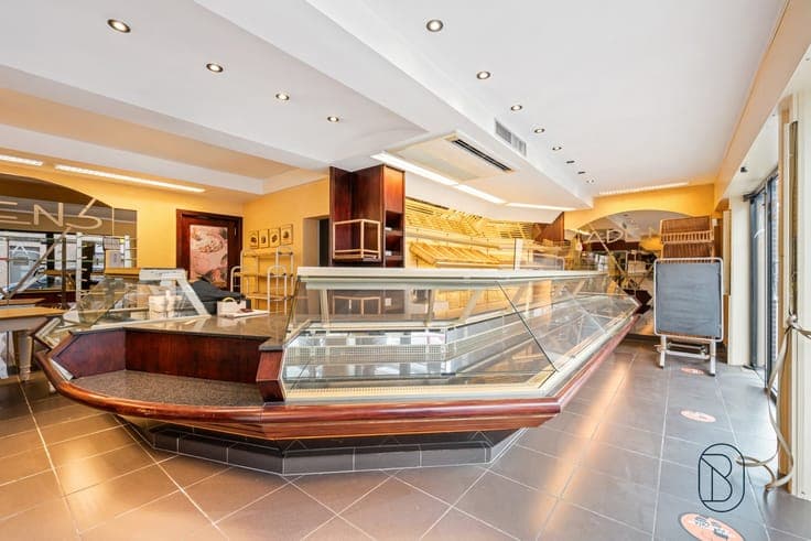 Versatile Commercial Property with Separate Residence