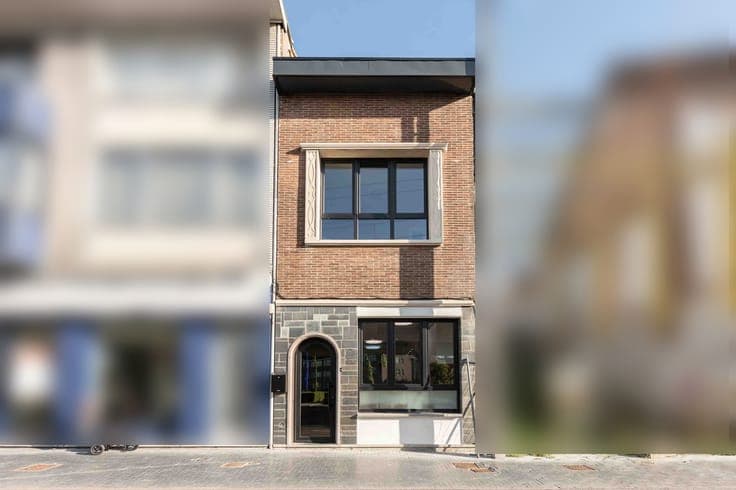 A home ready to move into near the station