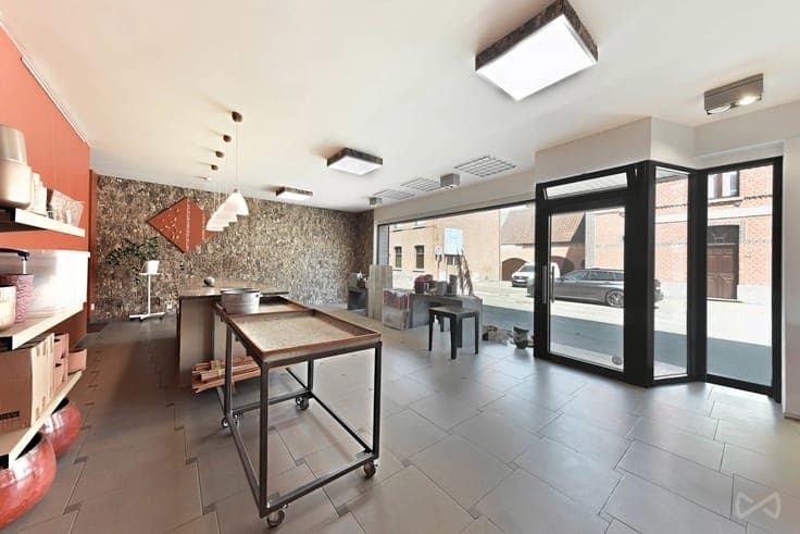 Spacious house with commercial premises in Perk