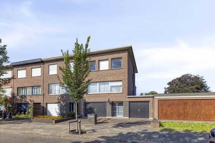 House with 3 bedrooms and 2 garages for sale in Wilrijk