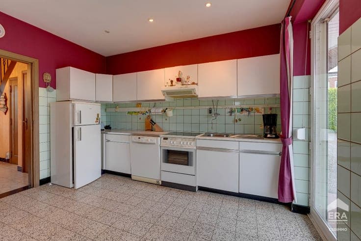 QUIET VILLA ON A 12-ARE 62-CA PLOT