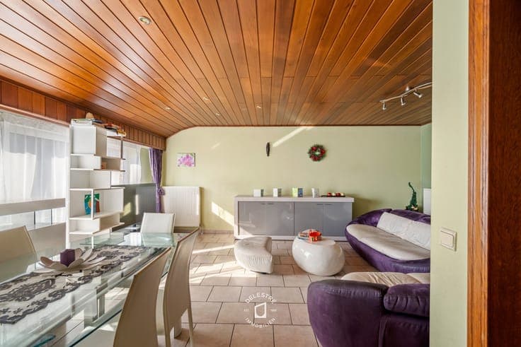 GOED ONDERHOUDEN WONING INCL. 2 GARAGES