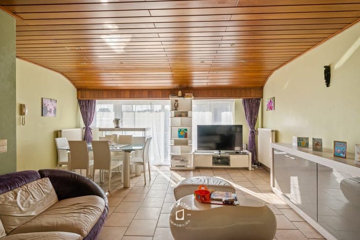 GOED ONDERHOUDEN WONING INCL. 2 GARAGES