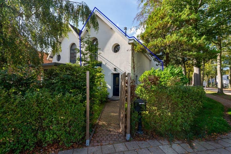 Unique home with a generous garden in green Brasschaat