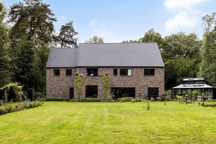 Zeldzame nieuwbouwwoning op een perceel van 40 are met impos