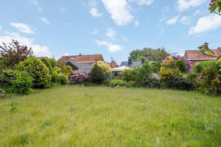 Charmante alleenstaande woning met prachtige tuin op rust...