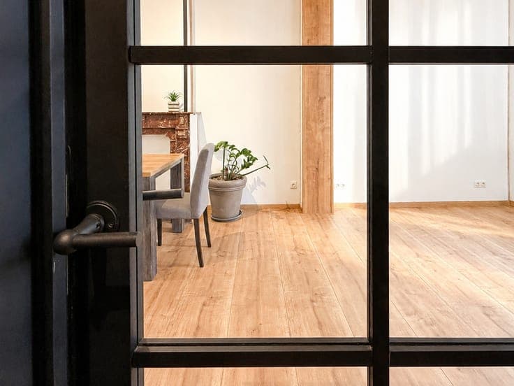 Te koop, gerenoveerde woning met 4 slaapkamers in het cen...