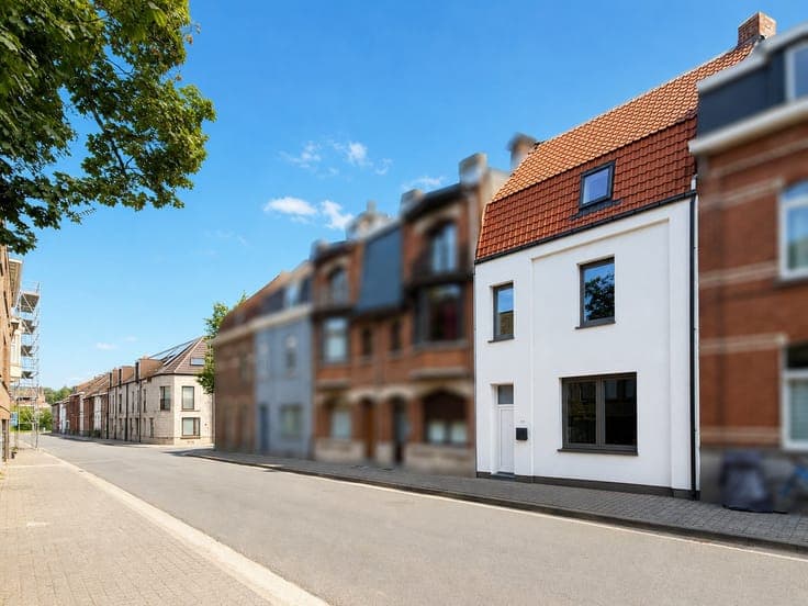 Te koop, gerenoveerde woning met 4 slaapkamers in het cen...