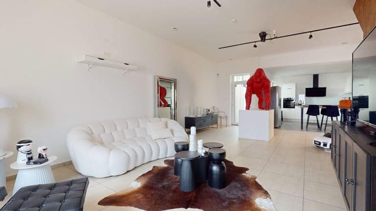 Magnifique maison rénovée avec materiaux haut de gamme. Chau
