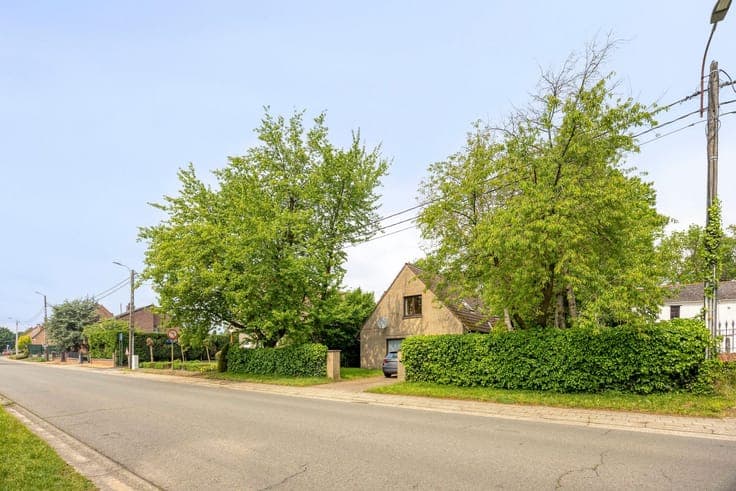 House with garden and 3 bedrooms near main roads