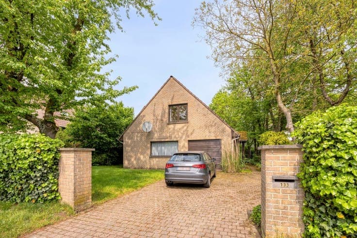 House with garden and 3 bedrooms near main roads