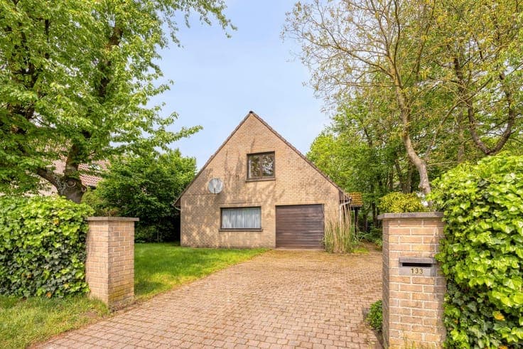 House with garden and 3 bedrooms near main roads