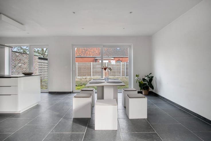 Half-open nieuwbouwwoning met carport in Kortemark