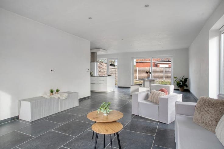 Half-open nieuwbouwwoning met carport in Kortemark