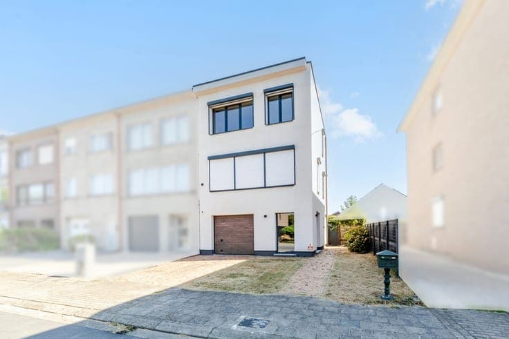Semi-detached home with garden in Zwijndrecht