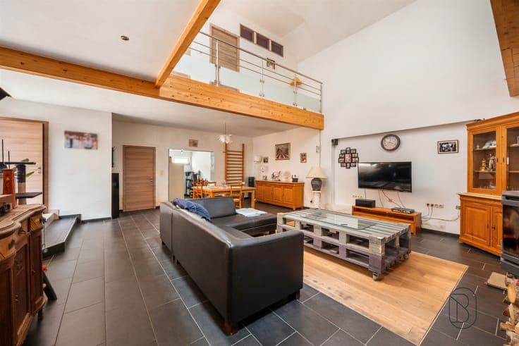 LOFT WITH STORAGE SPACES in Dottignies
