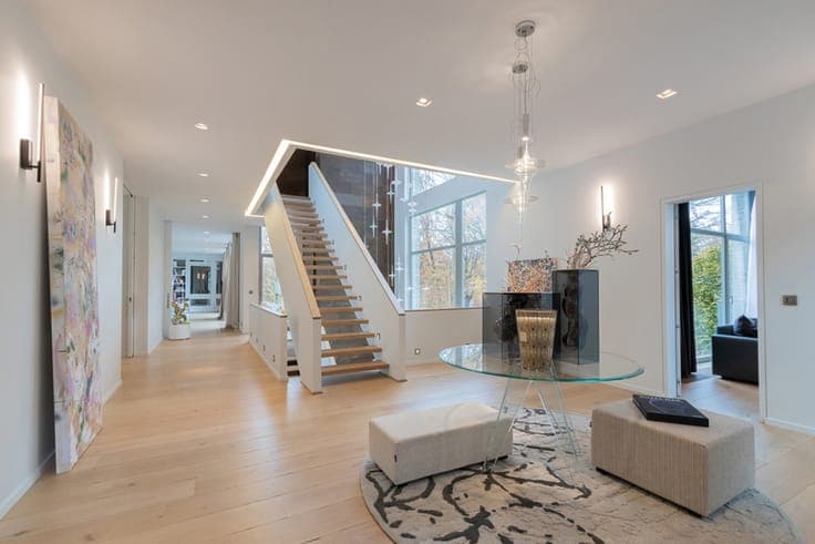 Superb contemporary property on 1.31 hectares