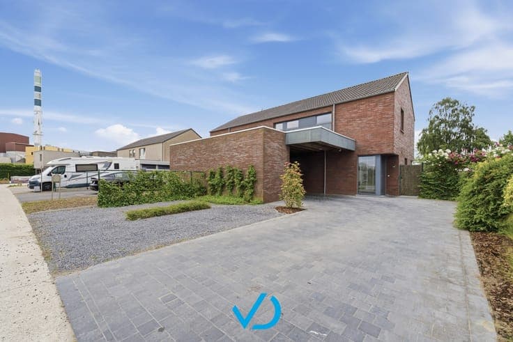 Instapklare gezinswoning met zonnige tuin, ruime oprit en...