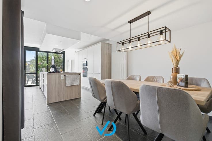 Volledig gerenoveerd wonen met prachtige tuin en verrasse...