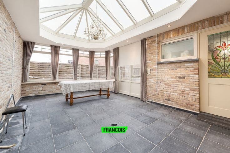 Ruime woning met 3 slaapkamers, veranda en garage op 435 m²…