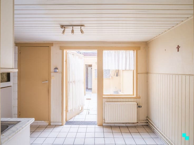 Te renoveren rijwoning met vier slaapkamers te Ledeberg