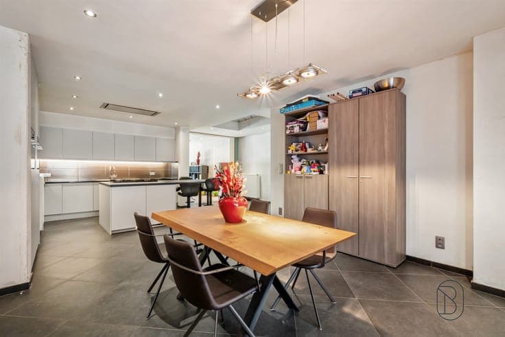 Spacious, move-in-ready family home with 4 bedrooms, a garag