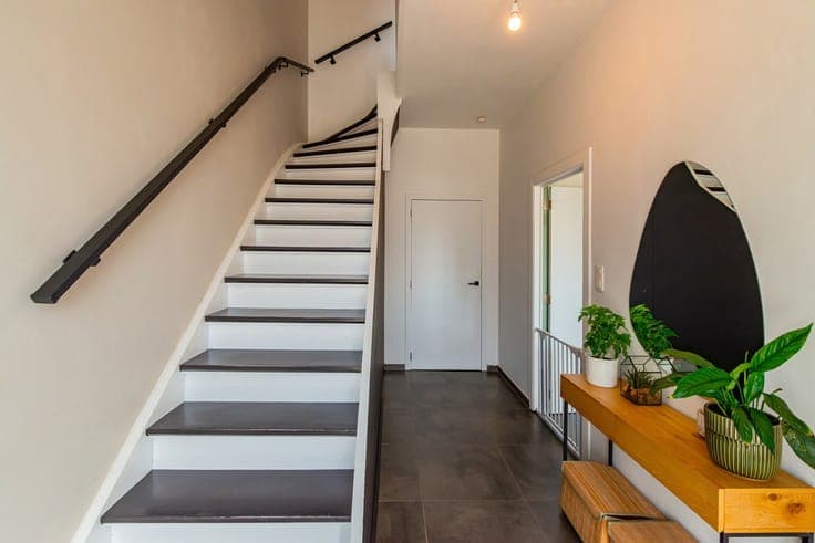 MOVE-IN READY 3-BEDROOM HOME WITH GARDEN IN A QUIET STREET