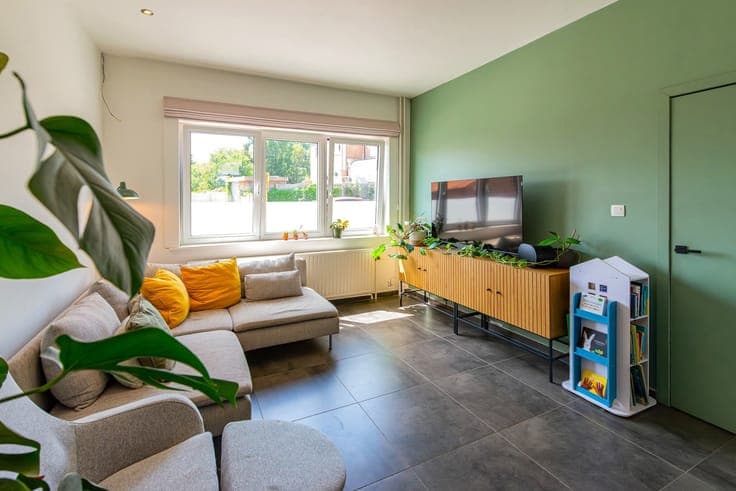 MOVE-IN READY 3-BEDROOM HOME WITH GARDEN IN A QUIET STREET