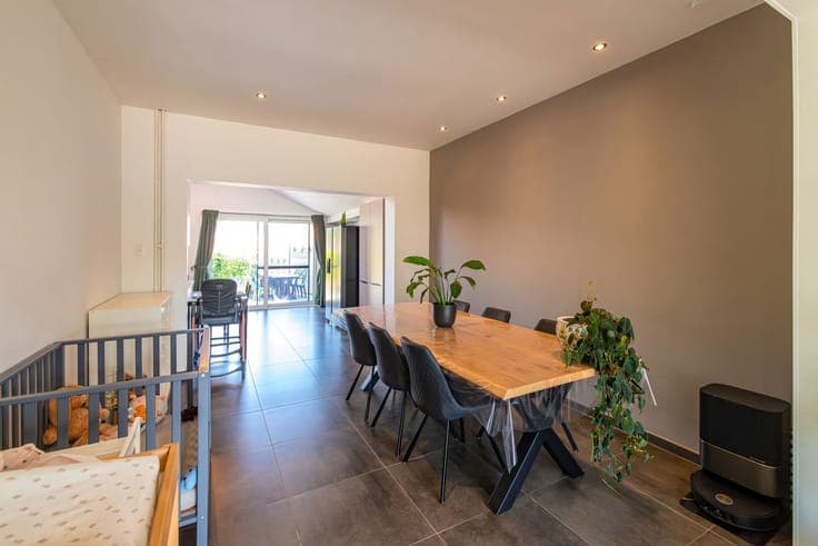 MOVE-IN READY 3-BEDROOM HOME WITH GARDEN IN A QUIET STREET