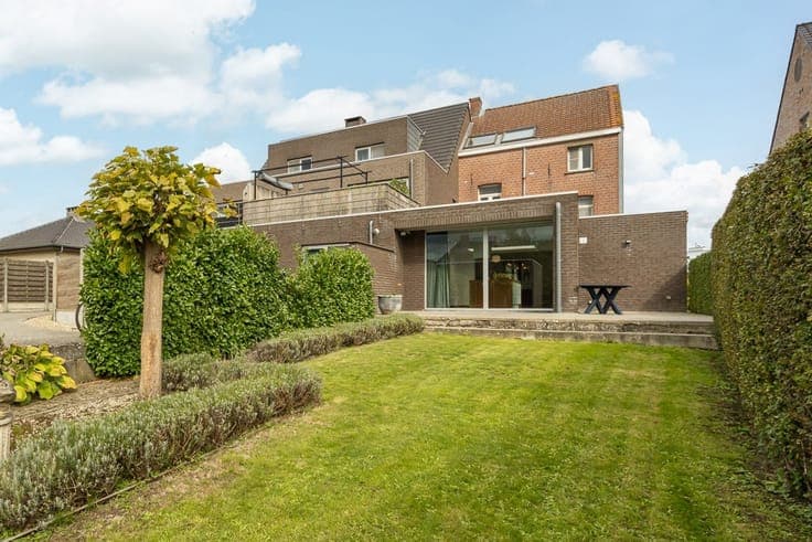 Beautiful family home with a garage and garden in Hulshout!