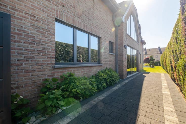 Villa de luxe meublée avec piscine et 4 chambres - PEB C