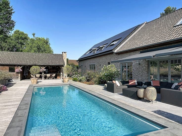 A characterful, renovated farmstead on 1ha28a in a short dis