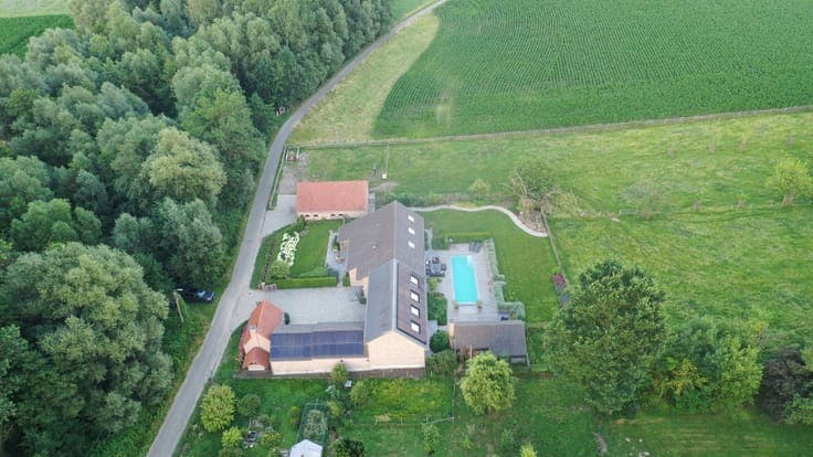 A characterful, renovated farmstead on 1ha28a in a short dis