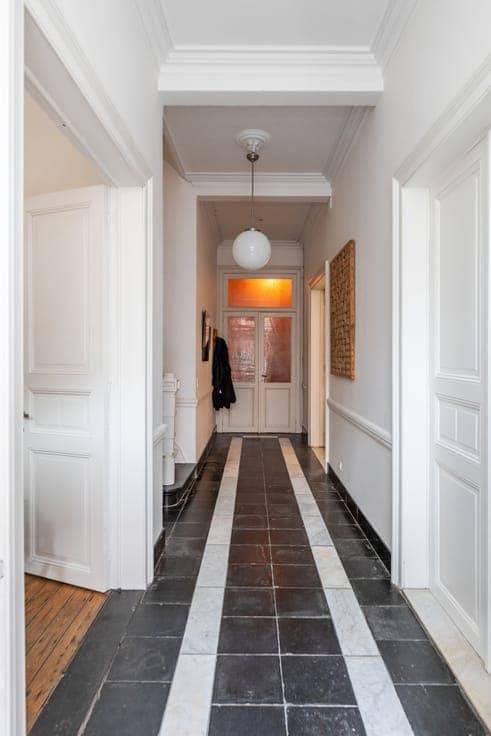 Elegant townhouse with a lush garden and multi-purpose room