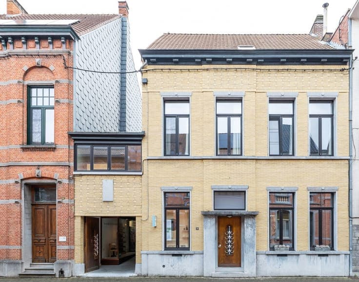 Elegant townhouse with a lush garden and multi-purpose room