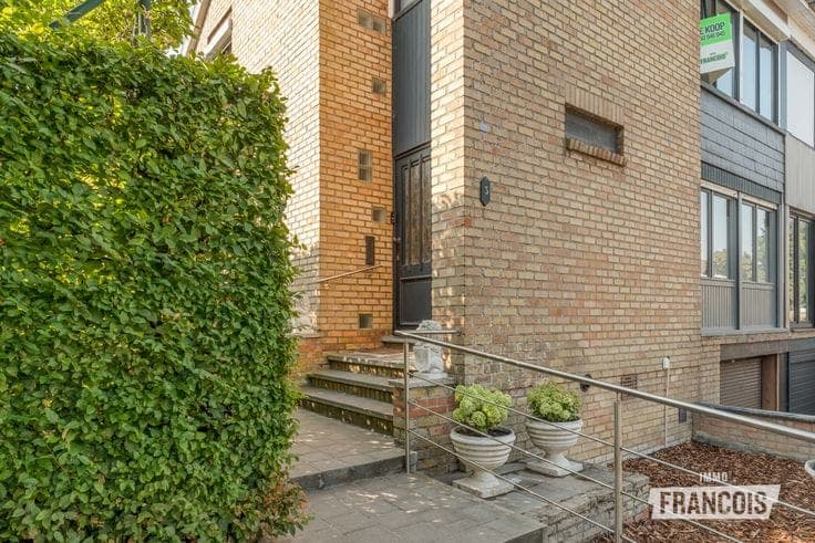 Move-in ready family home with garage and garden for sale i…