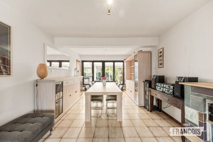 Move-in ready family home with garage and garden for sale i…