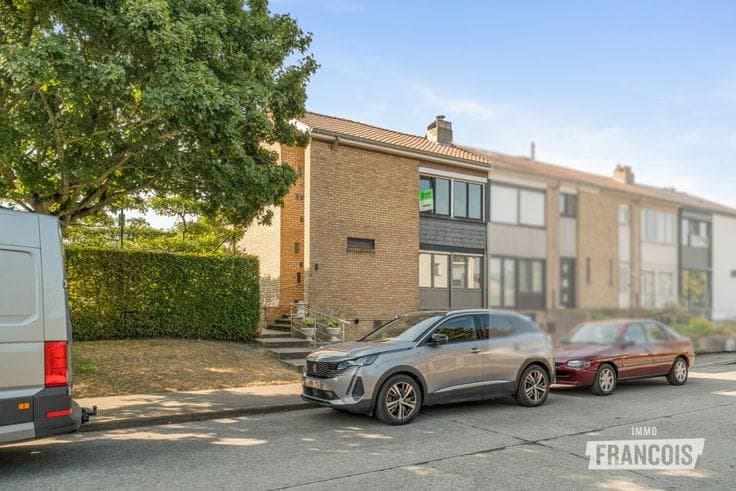 Move-in ready family home with garage and garden for sale i…