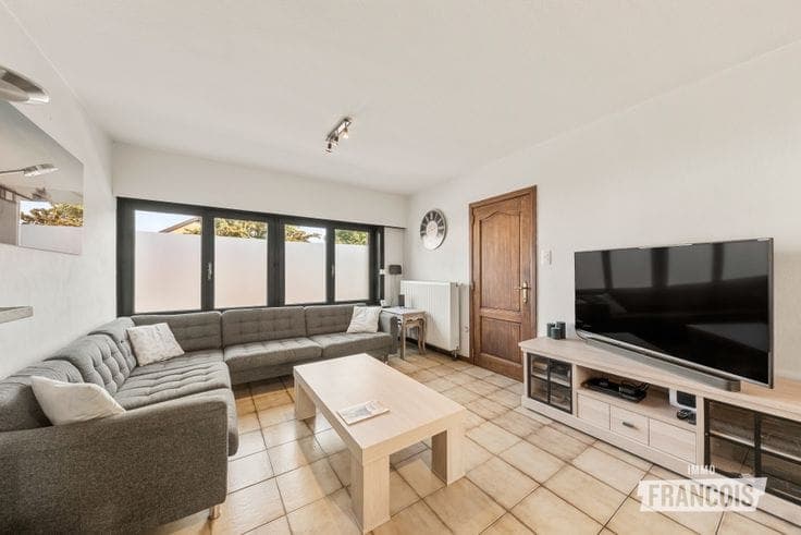 Move-in ready family home with garage and garden for sale i…