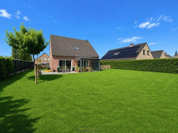 Te koop, Instapklare gezinswoning met 4 slaapkamers nabij...