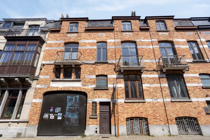 Characterful 1926 townhouse with rare volume