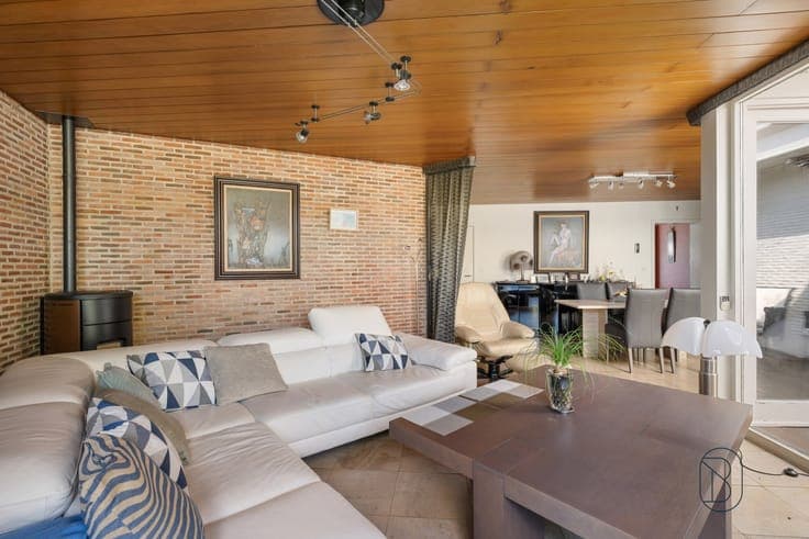 Charming home with a wellness area and a pool