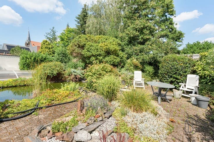 Charming home with a wellness area and a pool