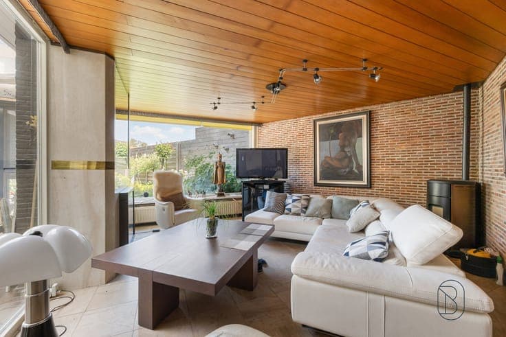 Charming home with a wellness area and a pool