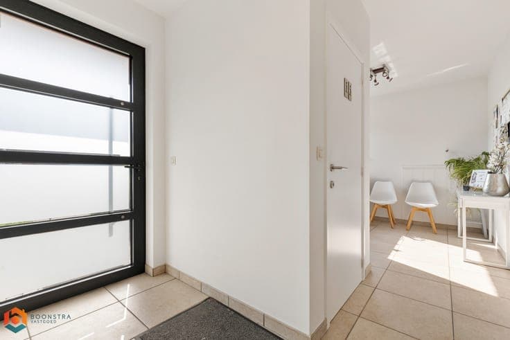 Ruime woning met bureel/polyvalente ruimte voor vrij bero...