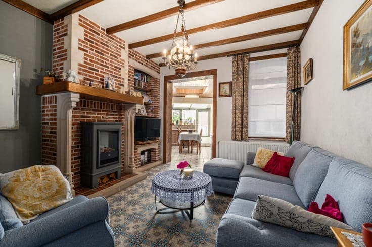 Spacious, well-maintained home in Denderwindeke